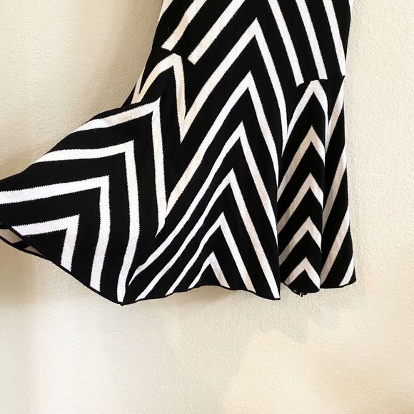 Banana Republic Black And White Chevron Stripe Knit Sleeveless Dress XS Petite - Picture 4 of 9